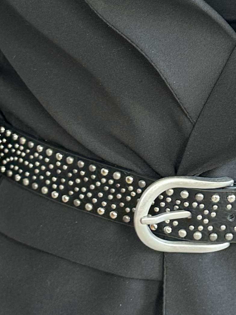 Medea - Bälte utsmyckat med nitar